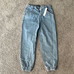 Aqua Mom Jeans SZ 26